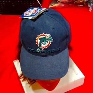 BRAND NEW VINTAGE MIAMI DOLPHINS BASEBALL HAT.OFICIAL LICENSE PRODUCTS. " NFL "
